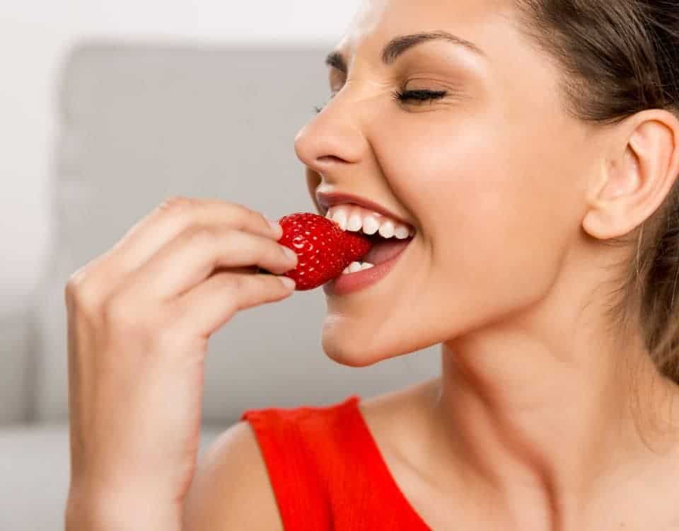 The Secret to Lasting Brightness: How Your Diet Influences Teeth Whitening Maintenance England